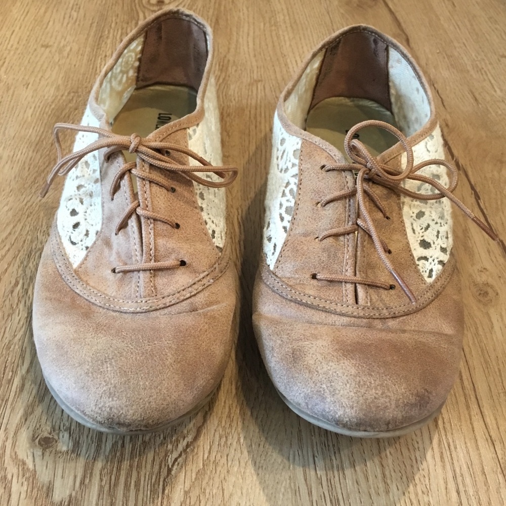 Brown Suede Lace-Up Flats With White Lace